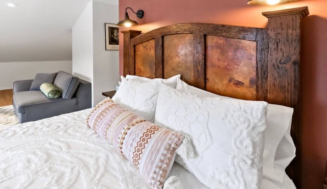 Spacious Studio Unit 5 with Gorgous Canyon Views!