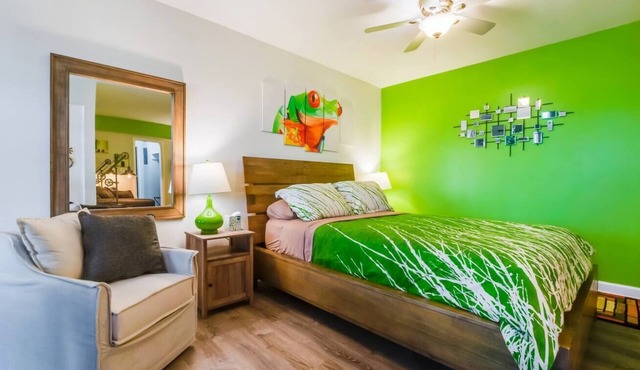 Spacious Studio w/Private Patio & Grill