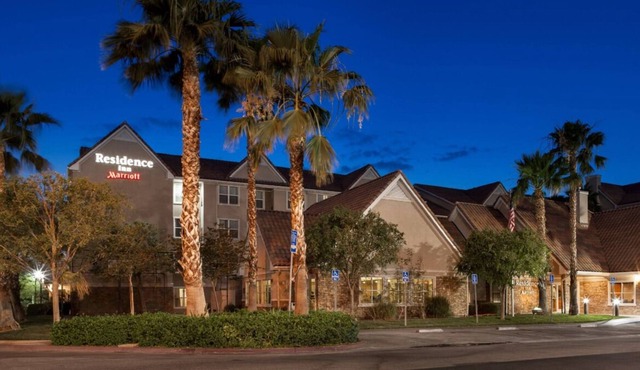 Spacious Studio w/ Full Kitchen, Continental Breakfast, Self Parking & Gym!