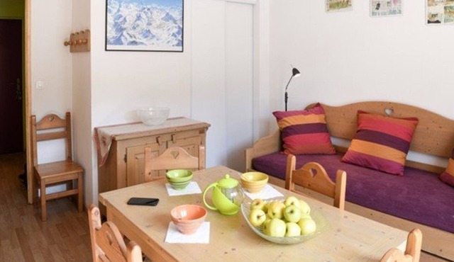 Spacious Studio with Terrace, South-Facing, Ski-In/Ski-Out, Pet-Friendly in Montgenèvre