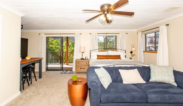 Spacious Studio with a Kitchenette, Private Deck, Firepit in Historic Jerome