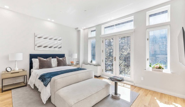 Spacious Studio with Charming Juliet Balcony