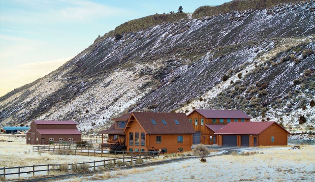 SPACIOUS & Stunning 6-bedroom Log Cabin Home Great for Large Gatherings!