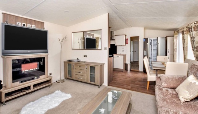 Spacious Stunning Lakeside 3 bed Holiday Home