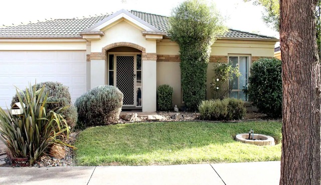 Spacious & Stylish 5BR house, all the comforts of home, pet friendly