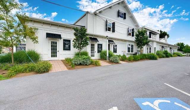 Spacious & Stylish 2-Bedroom Apartment – Perfect for Getaways or Business Travel