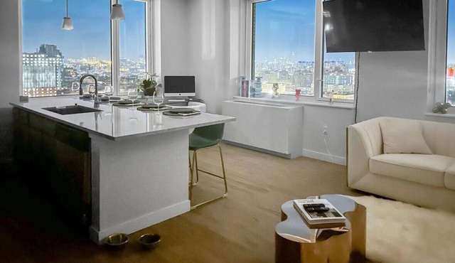 Spacious stylish 3-bedroom with AMAZING 360 views of Manhattan 2 min from train