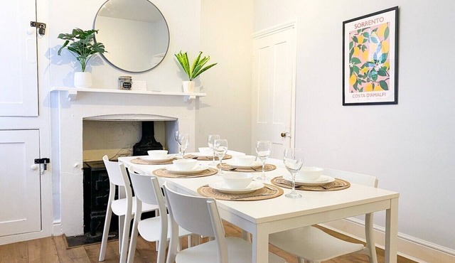 Spacious & stylish 3-bed home in Centre of Canterbury