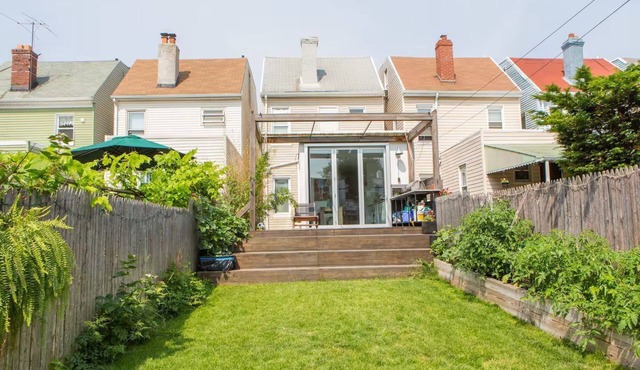 Spacious stylish 4-bedroom house in great neighborhood with parking and backyard