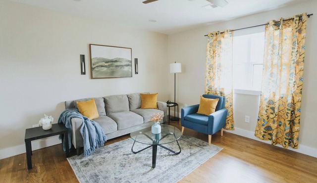 Spacious & Stylish– Near Downtown Raleigh