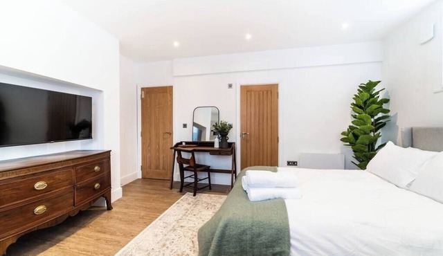 Spacious Stylish Studio, Hoylake