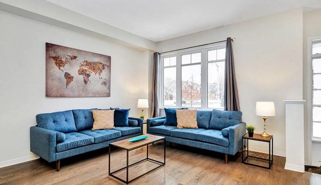 Spacious + Stylish Townhome In Barrhaven Area