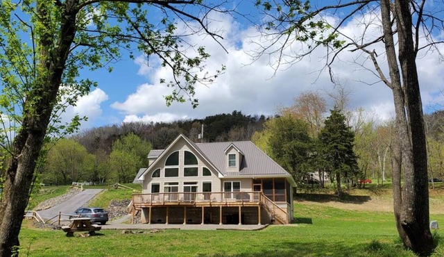 Spacious & Stylish Waterfront Home on New River! 3