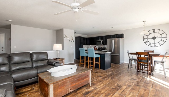 Spacious suburban ranch, pet friendly