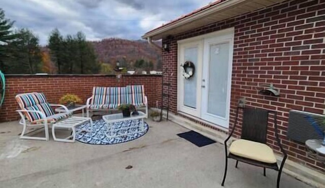 Spacious Suite C w/a Mt. View