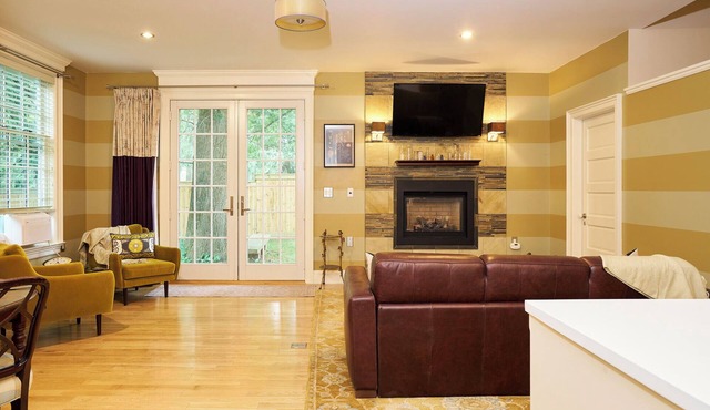 Spacious Suite in Historic Mansion
