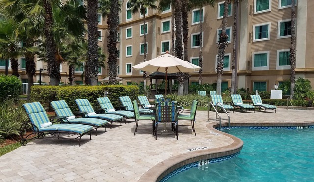 Spacious Suite Near Orlando Theme Parks