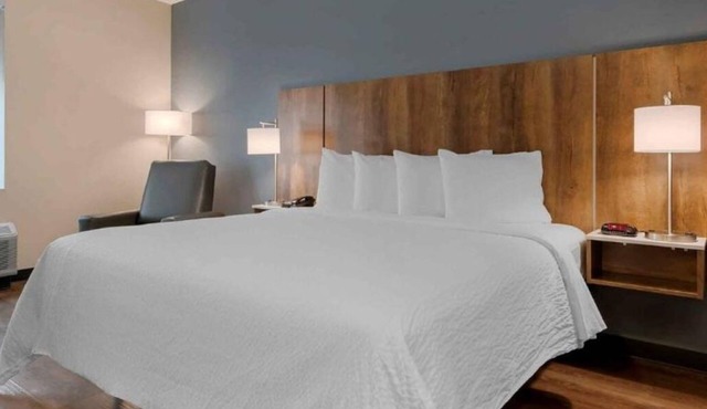 Spacious Suite Perfect for Extended Work Stays in Sparks