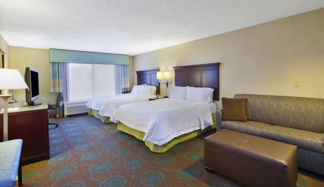Spacious Suite w/Free Breakfast – Great for Families