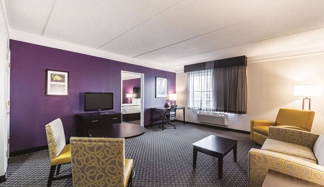 Spacious Suite w/Jetted Tub Ideal for Romantic Stay | Downtown Retreat