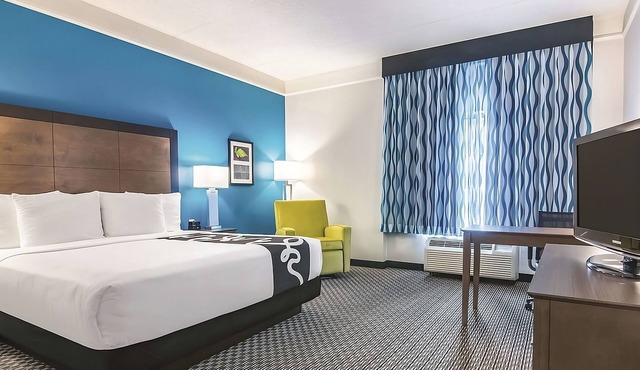 Spacious Suite w/Pet-Friendly Policy & Outdoor Pool – Near Attractions