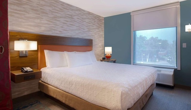 Spacious Suite w/Sustainable Touches Close to Convention Center