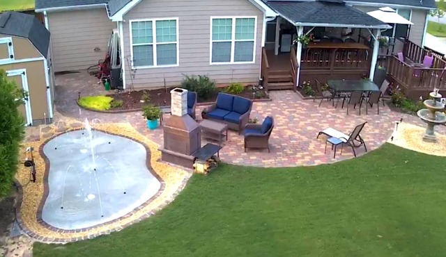 Spacious suite with fenced back yard, deck, gas grill, fireplaces and splash pad