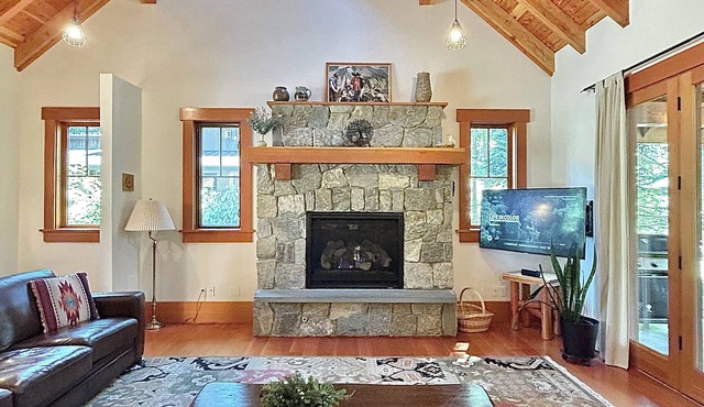 Spacious Suncadia Retreat Private half acre Quiet Cul-de-Sac Bikes