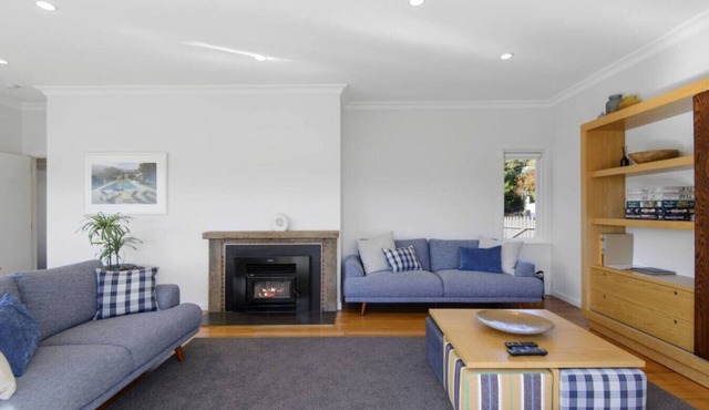 Spacious Sunny Family Home in Akaroa