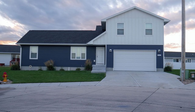 Spacious Sunset Sleeps 12 Comfortably Perfect for Families & Groups, Book Today!