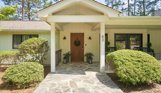 Spacious: swimming pool, walk to the village.