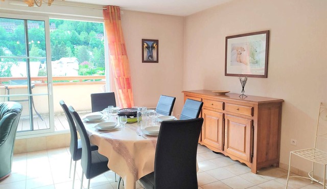 Spacious T3 in Saint-Lary-Soulan, 6 Sleeps, WiFi, Parking, Terrace, 4-Star Comfort