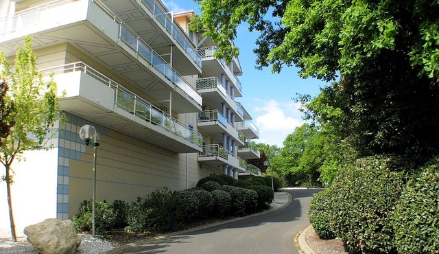 Spacious T3 with Terrace, Parking, and Pool - Near Arcachon Center and Beach