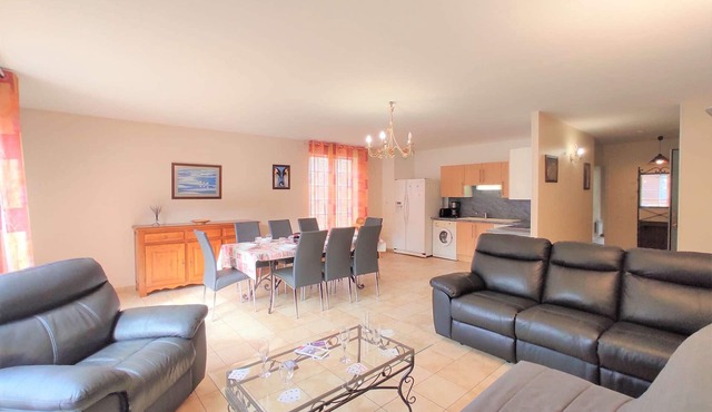 Spacious T4 Apt in Saint-Lary-Soulan, Sleeps 8, East-Facing Terrace, Parking, WiFi, 4-Star Rated
