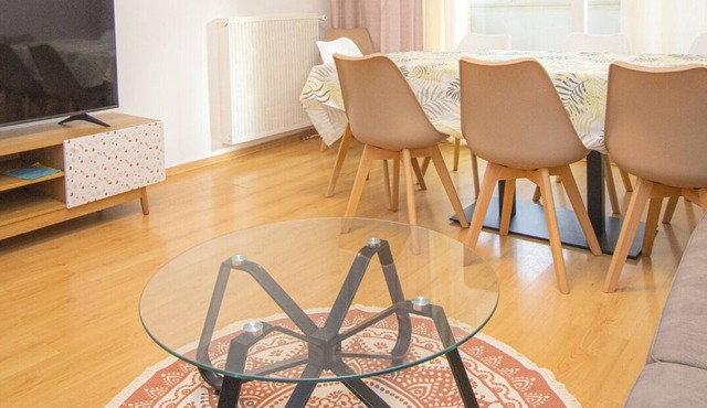 Spacious T4 Ideal for groups