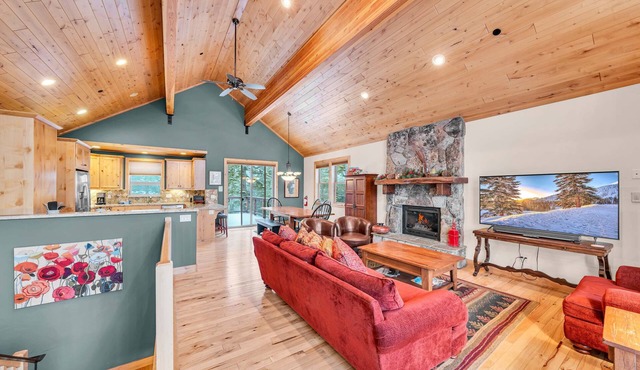 Spacious Tahoma Retreat with Hot Tub and Game Room