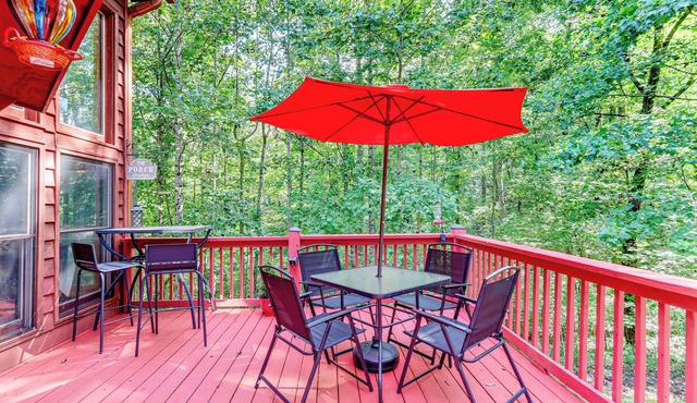 Spacious Talking Rock Cabin: Game Room, Fire Pit!