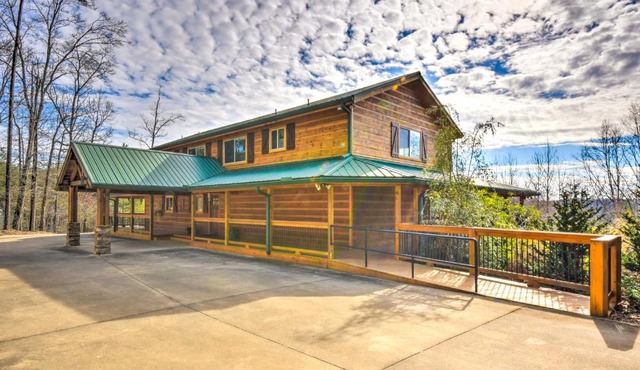 Spacious Talking Rock Cabin with Mountain Views