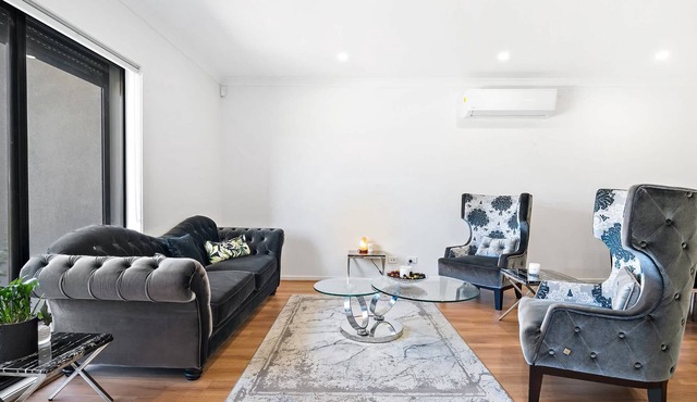 Spacious Tarneit Home with Private Garden