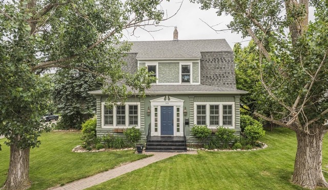 Spacious, Theatre Room/Game Room Home, Close To Everything!