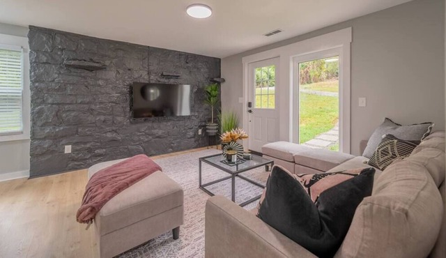 Spacious Three Bedroom Suite - Peaceful Setting