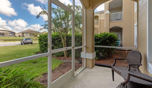 Spacious three-bedroom/two-bathroom condo in the sought-after Windsor Palms!