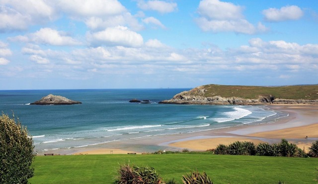 Spacious Three-Story House | Two Large Sea View Balconies | Sleeps 8+