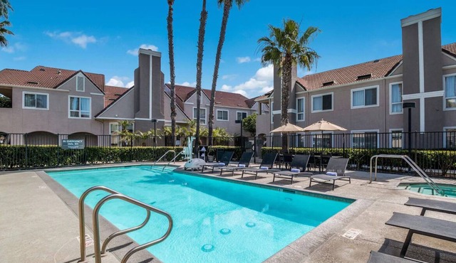 Spacious Three 2BR Units w/ Kitchens! w/ Onsite Pool, BBQ & Sports Facility!