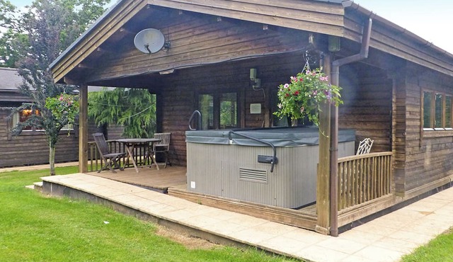 Spacious timber lodge with one double and one single in one room.