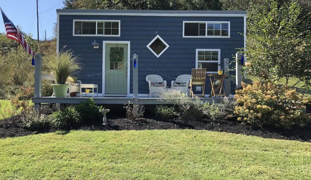 Spacious tiny home filled with natural light - the perfect retreat