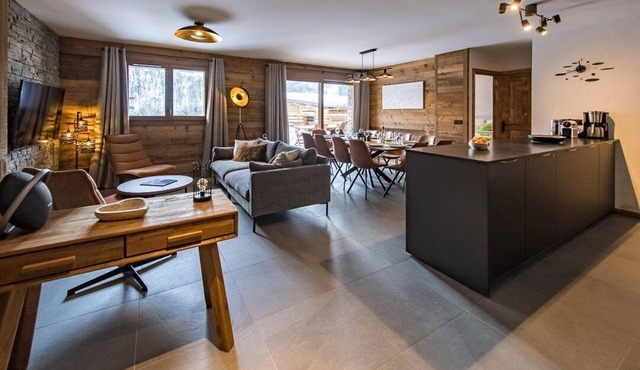 Spacious top of the range flat in the heart of the village with sauna