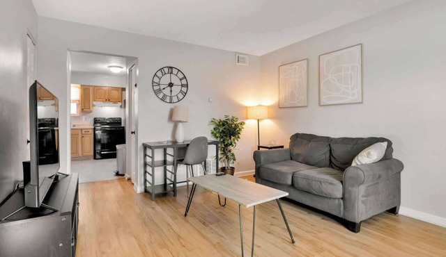 Spacious Town Home | Free Parking | Pet Friendly