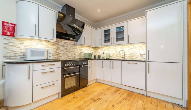 Spacious Town-house with Parking