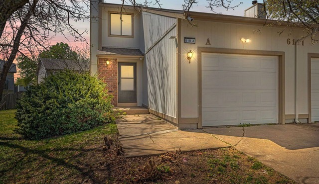 Spacious townhome - 2-bedrooms with King Beds in quite cul-de-sac - sleeps 6